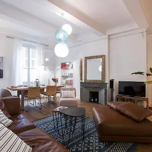  Appartement Pref 2 · F4 - Vaste Et Bourgeois ,3 Chambres, Ascenseur, Vx-nice France